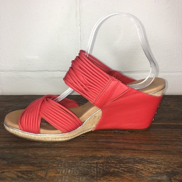 UGG Hilarie Open Toe Sandal Wedge Red - Picture 4 of 11